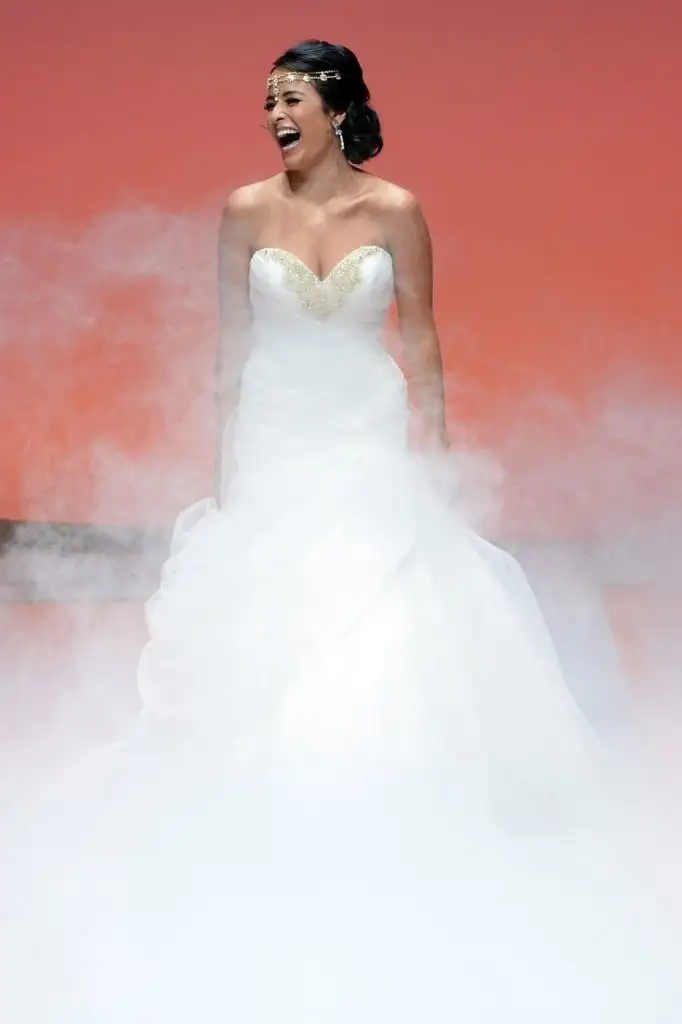 8Alfred-Angelo-Disney-Wedding-Dresses-Fall-2016-08.webp