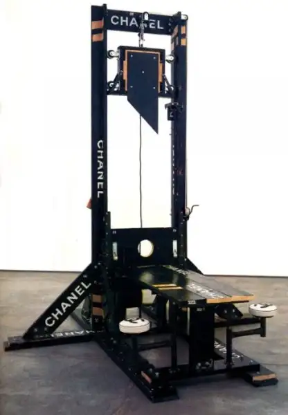 98_guillotine_xxl.webp