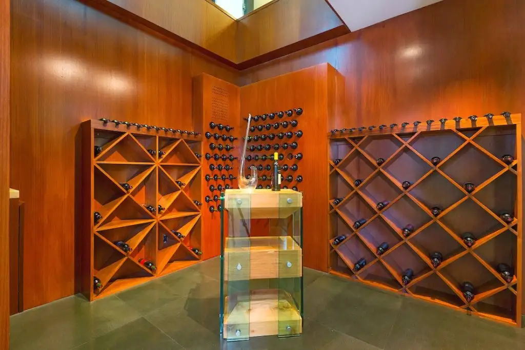 9909 Beverly Grove8.webp