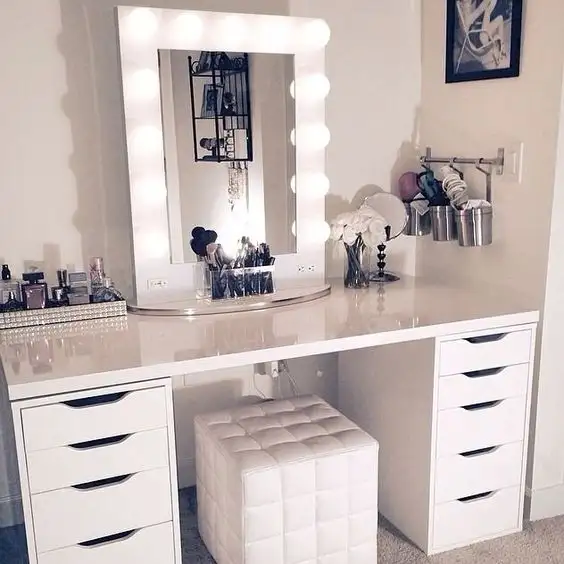 a65ebc468ac69874f2131c6de44effa6--makeup-products-trendy.webp