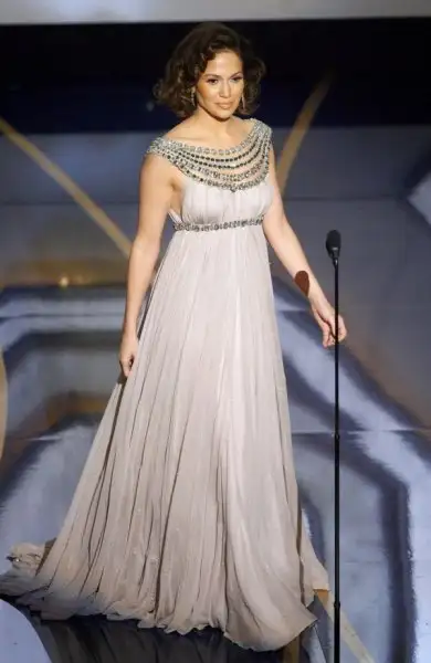 actress-singer-jennifer-lopez-walks-stage-introduce-music-performance-dreamgirls-79th-annual.webp