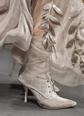 alberta-ferretti-2016-2017-sonbahar-kis-ayakkabi-kolesiyonu-trendleri.webp