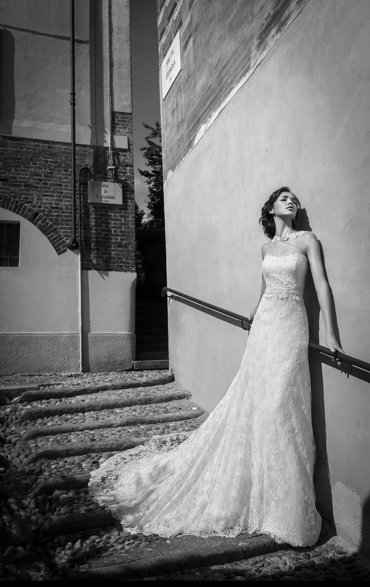 alessandra-rinaudo-ARAB15610IV-SANDRA-AR_CollezioneSposa2015-moda-sposa-2015-451.webp