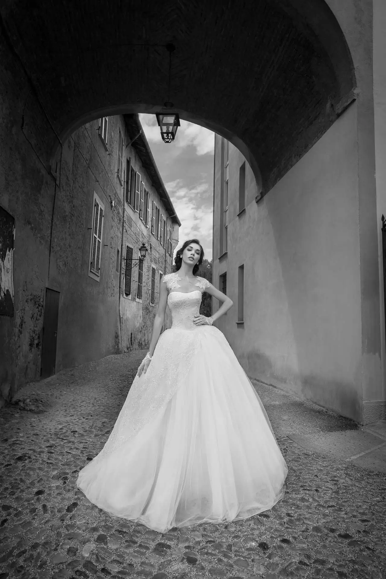 alessandra-rinaudo-ARAB15615IV-SCARLET-A-AR_CollezioneSposa2015-moda-sposa-2015-940.webp
