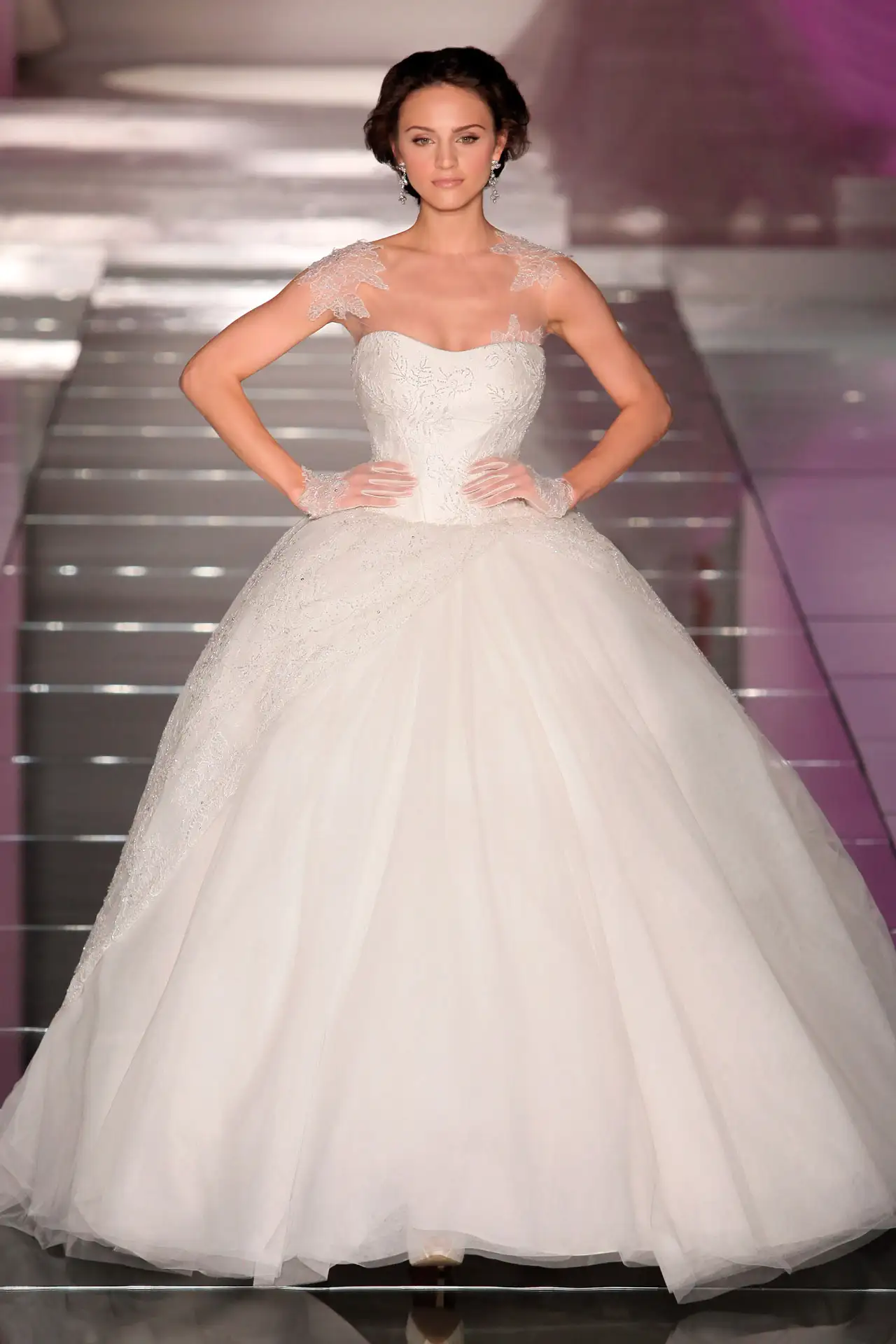 alessandra-rinaudo-ARAB15615IV-SCARLET-Catwalk2015-moda-sposa-2015-166.webp
