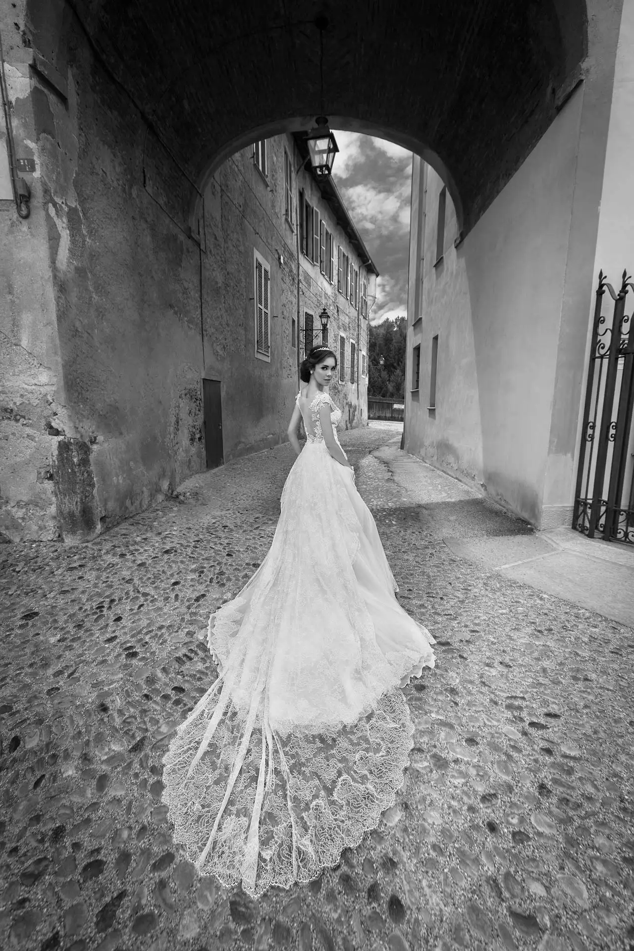 alessandra-rinaudo-ARAB15616PK-SELENA-B-AR_CollezioneSposa2015-moda-sposa-2015-995.webp