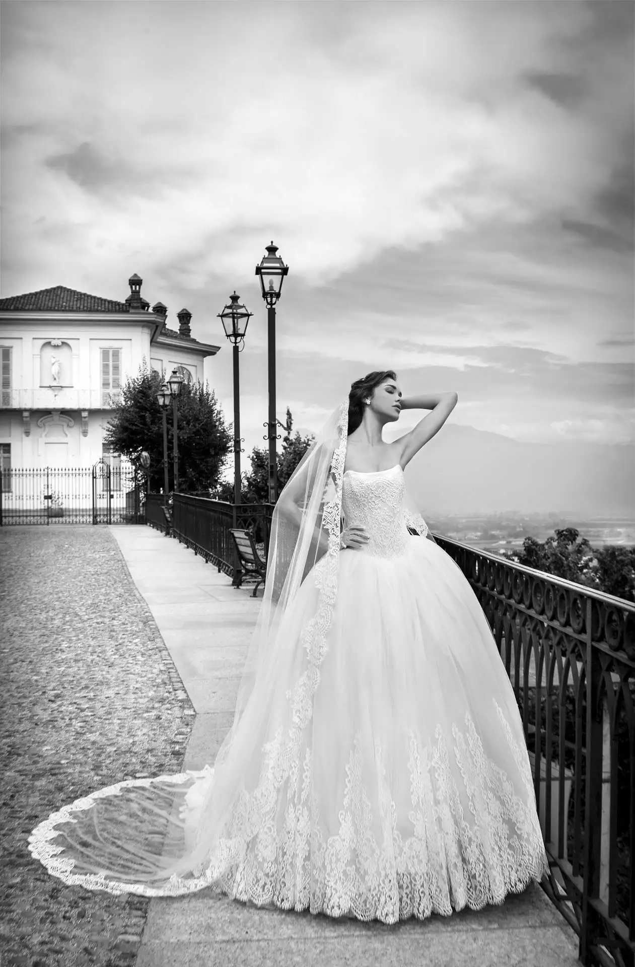 alessandra-rinaudo-ARAB15622PK-SIENNA-AR_CollezioneSposa2015-moda-sposa-2015-262.webp