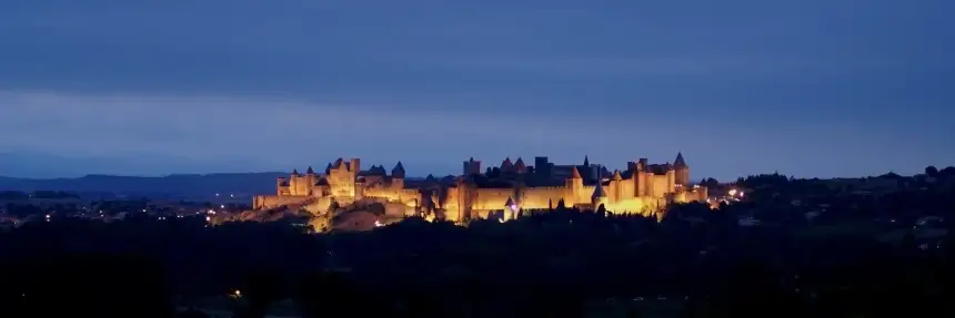 alhambra-palace-night-view.webp