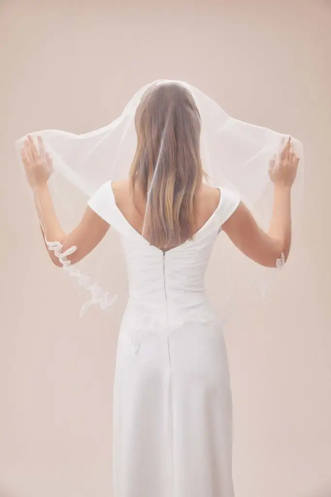 always-forever-love-yazili-kisa-tul-duvak-duvak-eldiven-oleg-cassini-17059-77-B.webp