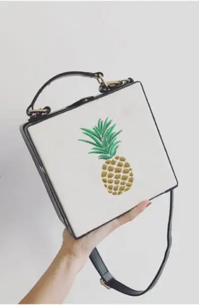 ananasdesenlisiyahkutucanta2-500x765.webp