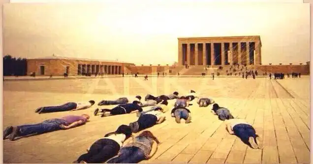 anitkabir-e-secde-eden-guruh_857530.webp