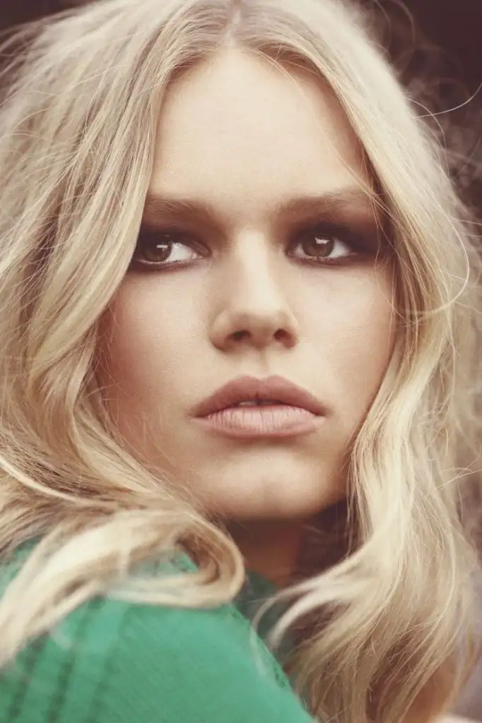 anna-ewers-by-norman-jean-roy-for-harpers-bazaar-us-may-2015.webp