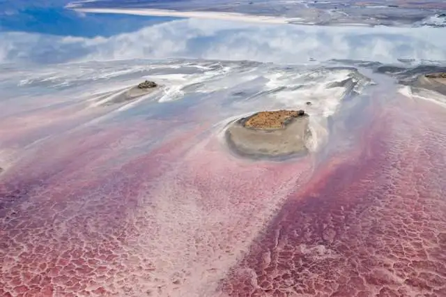 ar_lake_natron_03.webp