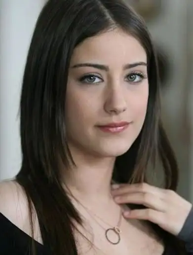 ask-yeniden-hazal-kaya-14-yas-buyuk-askiyla-7045229_x_7027_o.webp