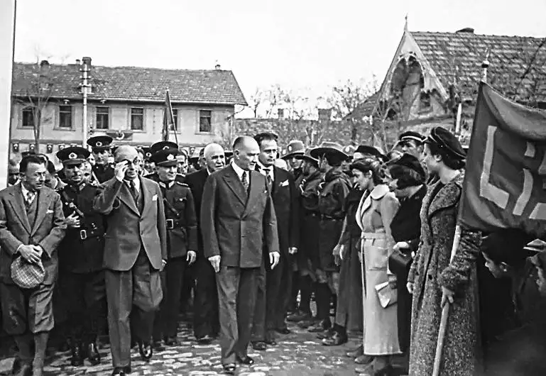 Atatürk-Fotoğrafları-3 (1).webp