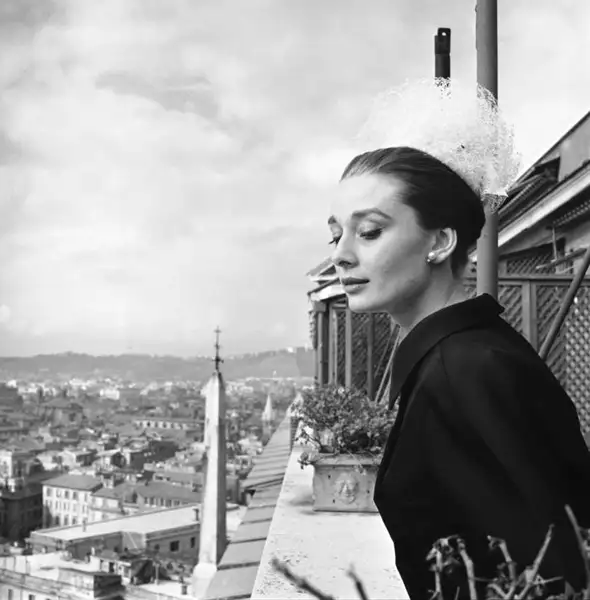 audrey-hepburn-cecil-beaton-h724.webp