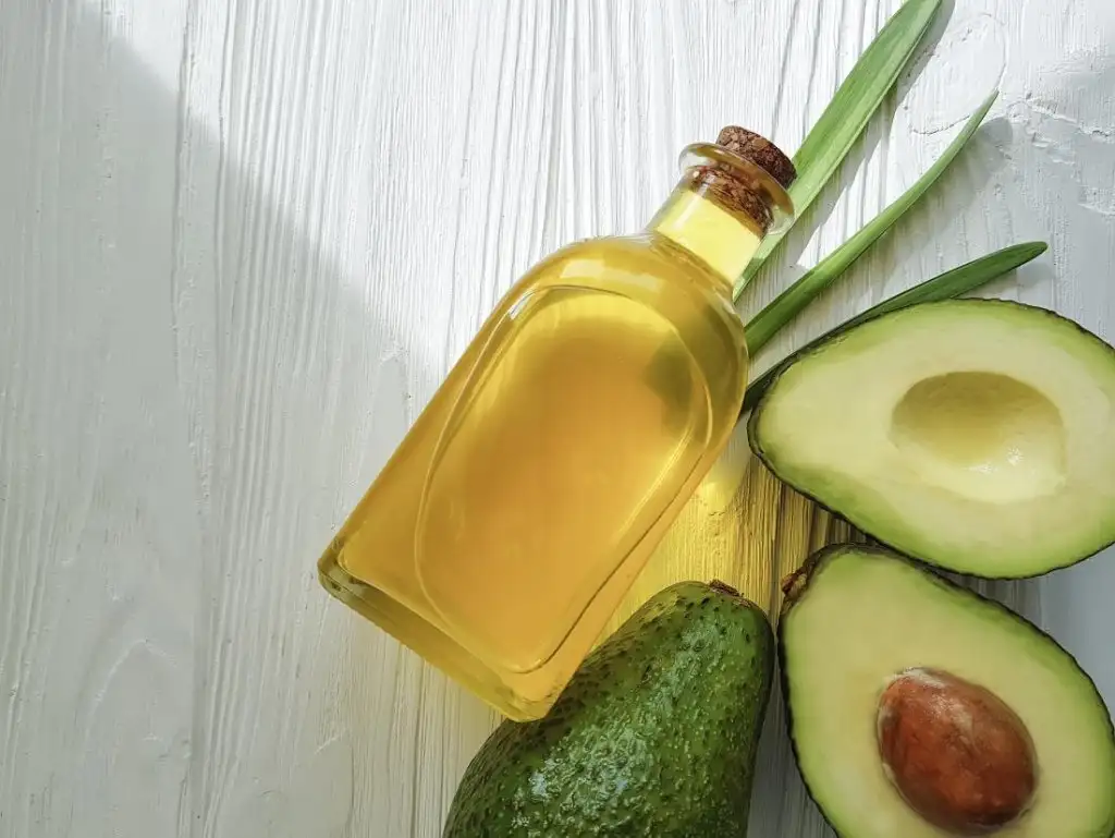 avokado_yagi_ile_yemek_pisirmenin_faydalari.webp
