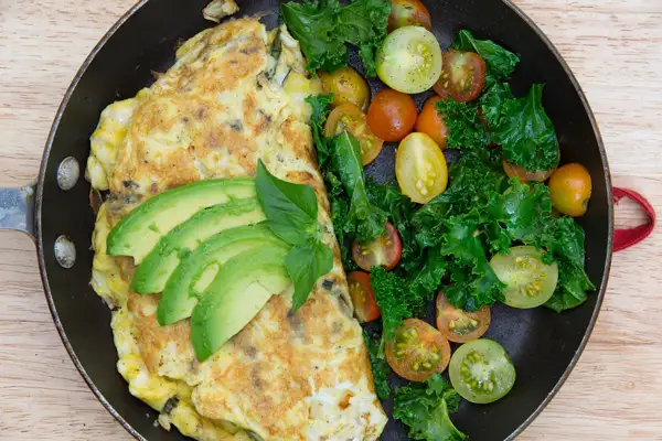 avokadolu-omlet-tarifi.webp
