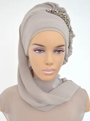 ayşe-türban-tasarım-parlak-süslemeli-hazır-türban-modelleri.webp