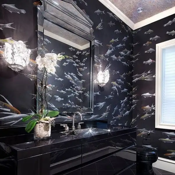 balik-desenli-son-moda-banyo-duvar-kagitlari1.webp
