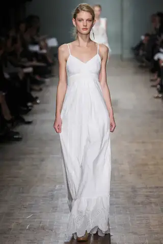 Banana-Republic-Spring-2011-White-Maxi-Dress.webp