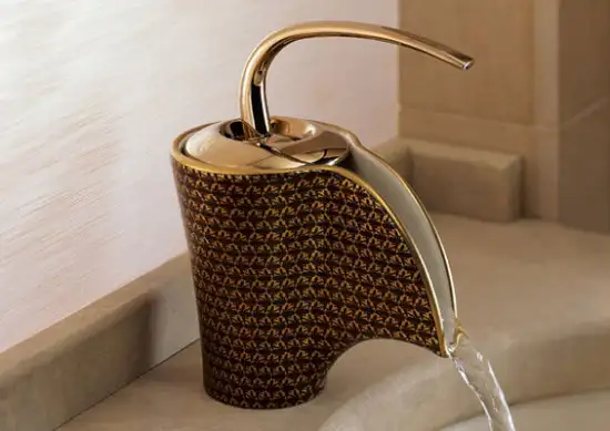 Banyo-Sari-Luks-Armatür.webp