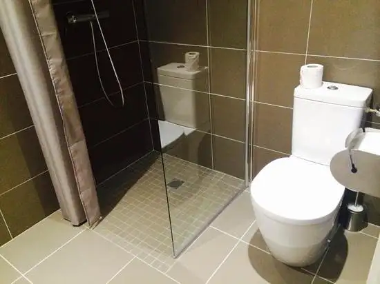 banyodaki_kotu_koku_nasil_giderilir_Banyo_kotu_koku_giderici_gider_acici.webp