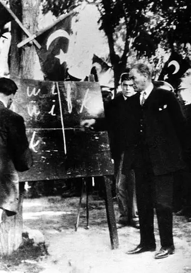 başöğretmen-atatürk.webp