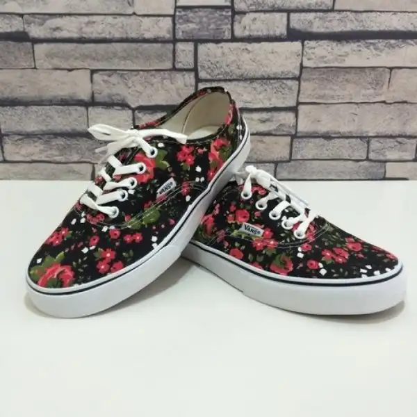 bayan-siyah-cicekli-vans--4239-1000x1000.webp