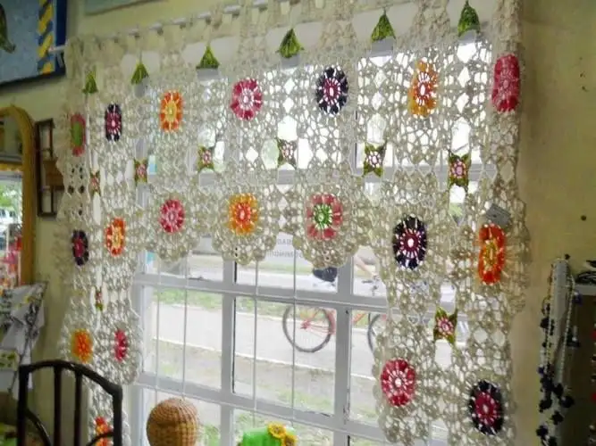 bcaefc84f3f46cf3cb70e40dca670e43--house-ideas-crochet-curtains.webp
