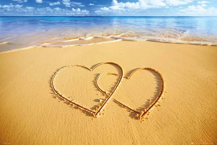 Beach-Love_7c3aea85-31b5-467e-98f6-32c2dbe17024.webp