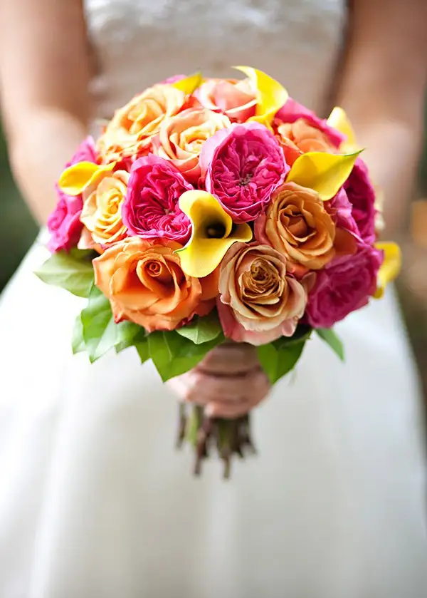 beautiful-bright-summer-wedding-bouquets-58.webp
