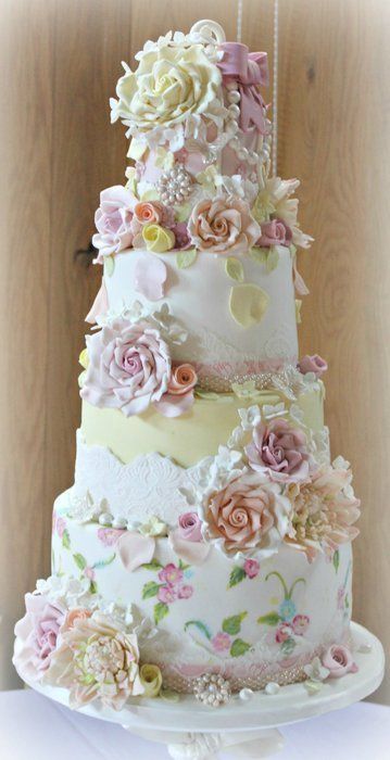 beautifully-hand-painted-wedding-cake.jpg