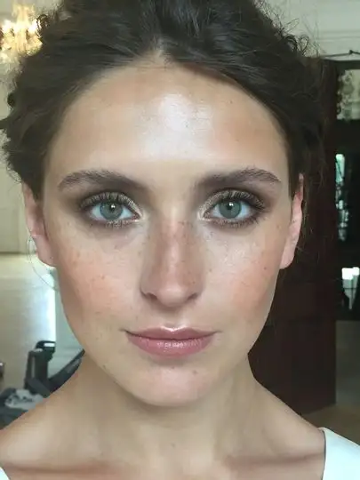 beauty-hair-make-up-beautifully-20190404045645084.webp