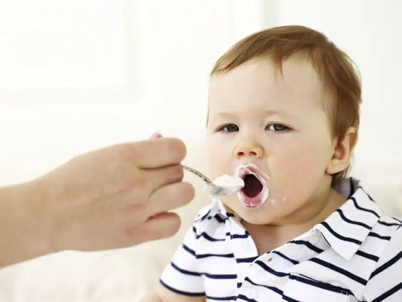 bebe-mange (1).webp