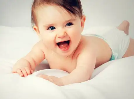 bebek_36_ay_karninda_tasidi.webp