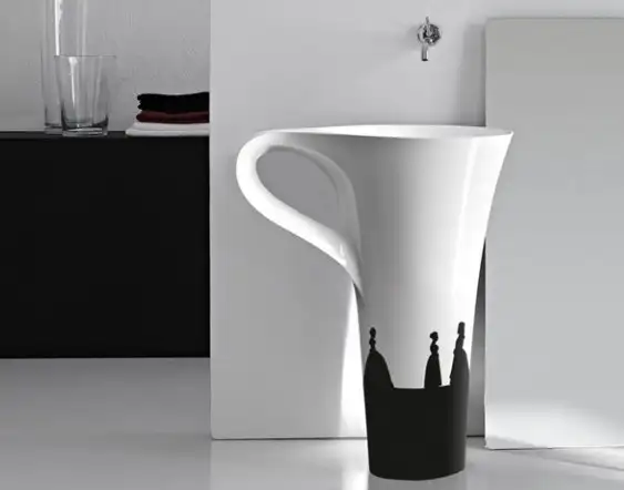 Beyaz-bardak-şeklinde-hazılanan-dekoratif-banyo-lavabo-modeli.webp