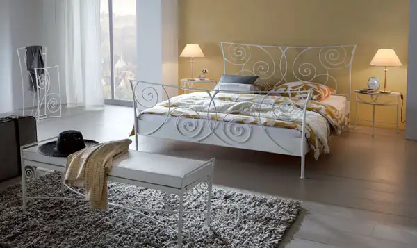 beyaz-ferforje-yatak-başlıkları-fiyatları.webp