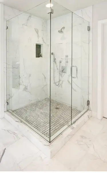 beyaz-mermer-banyo-modelleri-2017-1.webp