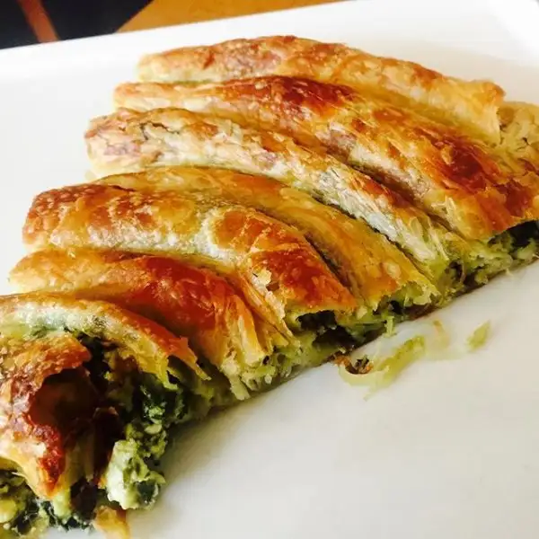 Bir-dilim-Bosnak-Boregi-ile-ogle-yemegine-baslayalim...-Son-gunlerde-en-sevdigim-borek.webp