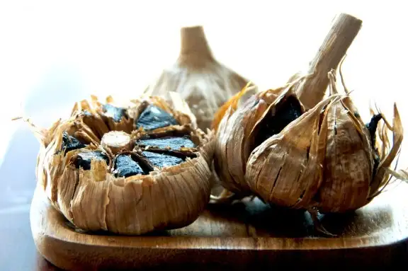 black-garlic-noodles-2-576x383.webp