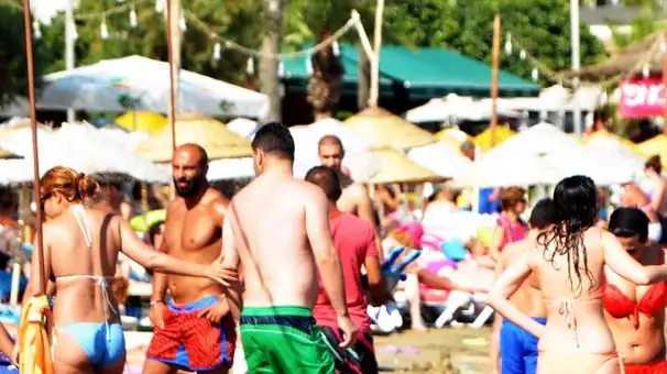 bodrum-da-beach-club-lar-bosaldi-halk-plajlari-doldu--5856543.webp