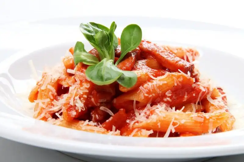 bolonez-soslu-makarna-tarifi.webp