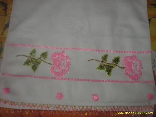 boncuklu-havlu-islemeleri-dantel-modelleri-dantel-ornekleri.webp