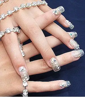 bridal-nail-art-4.webp