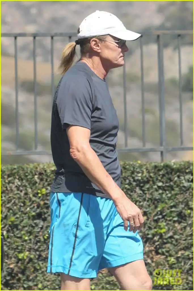 bruce-jenners-transition-to-woman-has-been-confirmed-09.webp