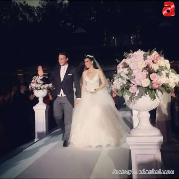 burak-sagyasar-ve-hatice-sendil-evlendi-NjI1N.webp