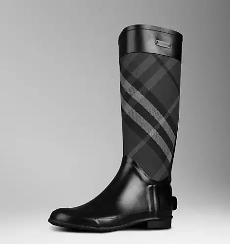 burberry-desenli-yağmur-botu-.webp