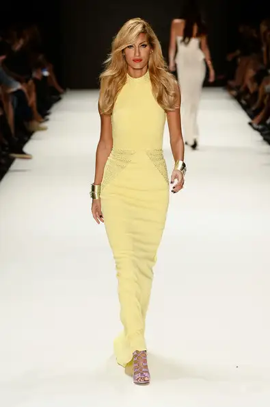 cagla-sikel-2014-stil-ve-elbiseleri-moda-sihirli-topuklar09.webp