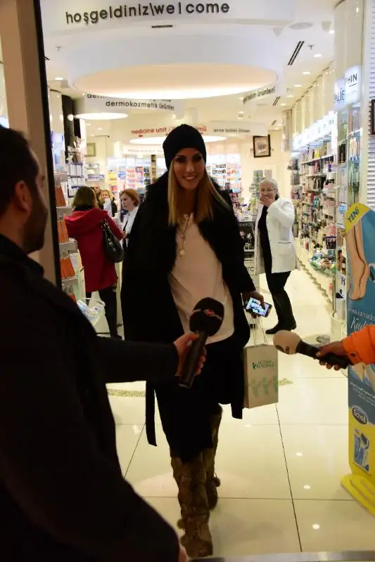 cagla sikel emre altug tesekkur.webp
